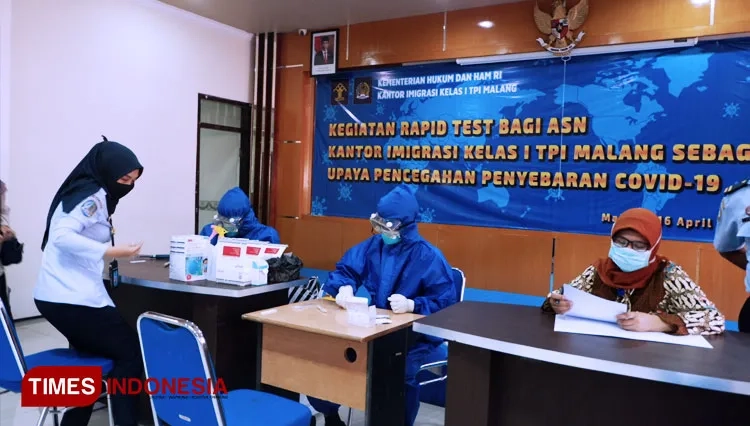 Tanggap Covid-19, Puluhan Pegawai Kantor Imigrasi Malang Lakukan Rapid Test