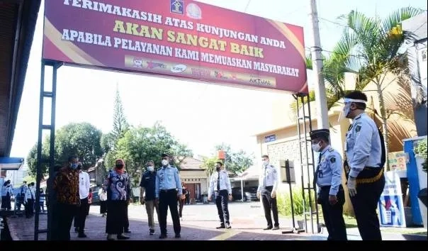 Kabalitbang dan Staf Ahli Menkumham Apresiasi Layanan Publik Kanim Makassar