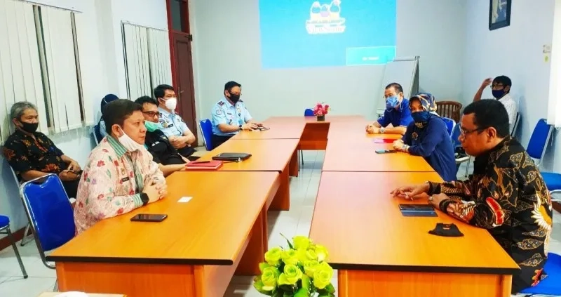 12 orang WNA Terjebak di Pesisir Barat Melapor ke Kantor Imigrasi