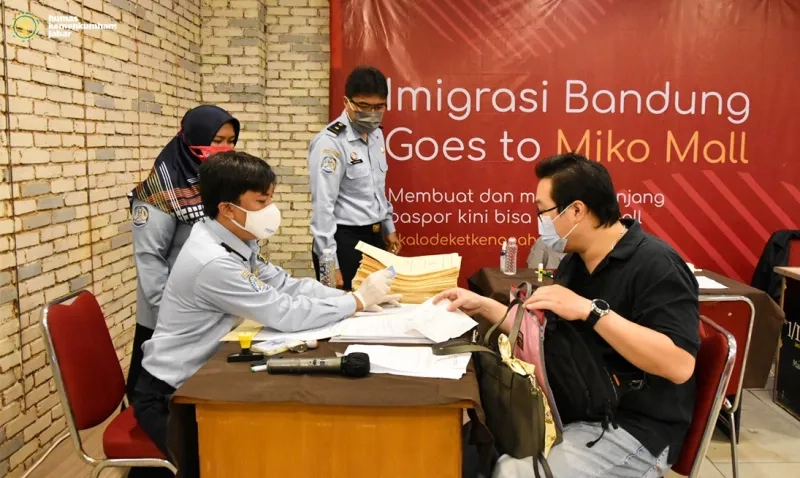 Kadiv Imigrasi Jabar Tinjau Layanan Eazy Paspor Di Miko Mall