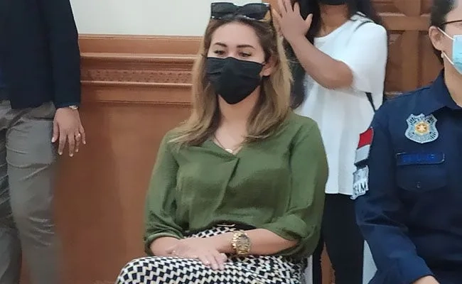 Leia Se, Bule Rusia yang Prank Masker Lukis Wajah di Bali Dideportasi