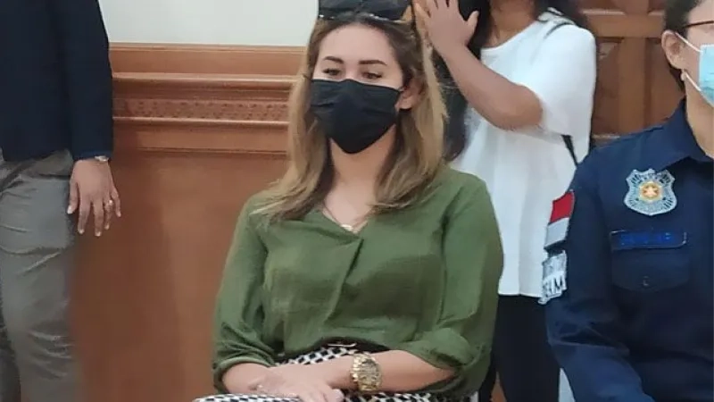 Leia Se, Bule Rusia yang Prank Masker Lukis Wajah di Bali Dideportasi