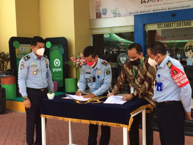 Kerja Sama dengan Gojek, Kantor Imigrasi Makassar Luncurkan Inovasi Layanan Pengantaran Paspor