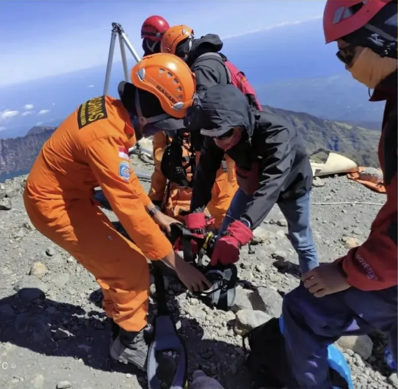 Pendaki Asal Portugal yang Meninggal di Gunung  Rinjani Berhasil Dievakuasi