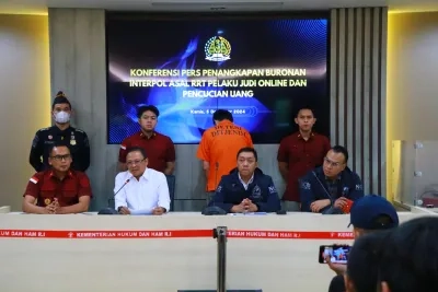 Buronan Interpol Asal RRT Anggota Sindikat Judi Online Diserahkan ke Interpol Pasca Diringkus Petugas Imigrasi Batam