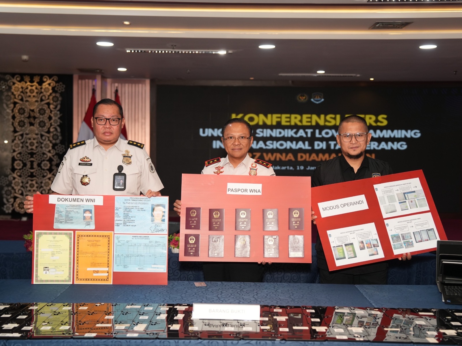 Imigrasi Bongkar Sindikat Love Scamming Internasional di Tangerang, 27 WNA Diamankan 