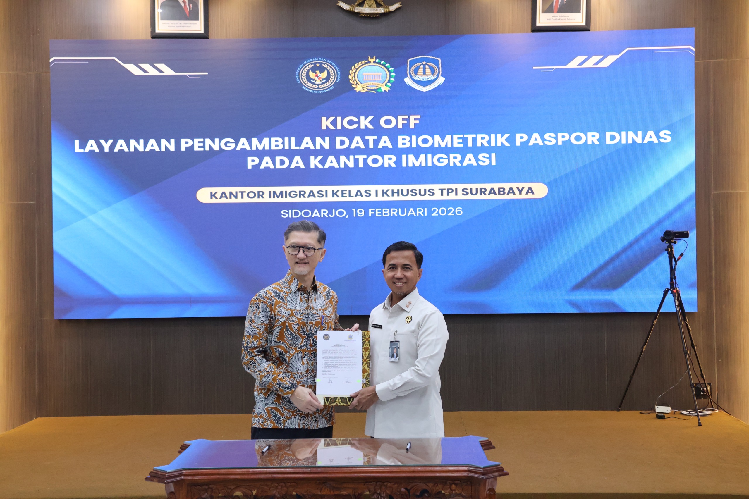 Kantor Imigrasi Surabaya Menjadi Pilot Project Pengambilan Data Biometrik Paspor Dinas